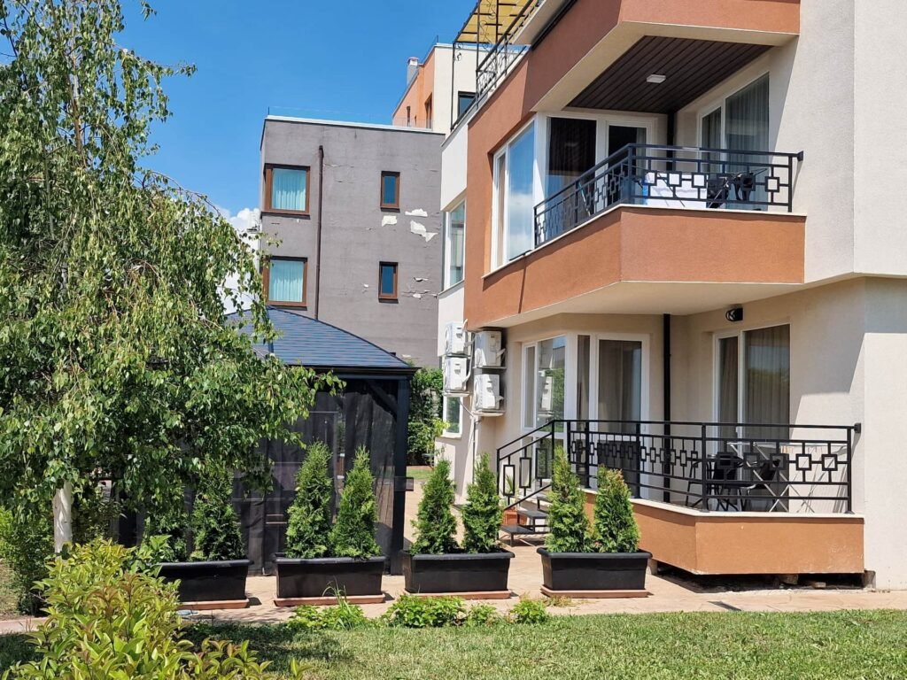 Covered terrace with outdoor dining at Ferano Beach Apartments, Nessebar