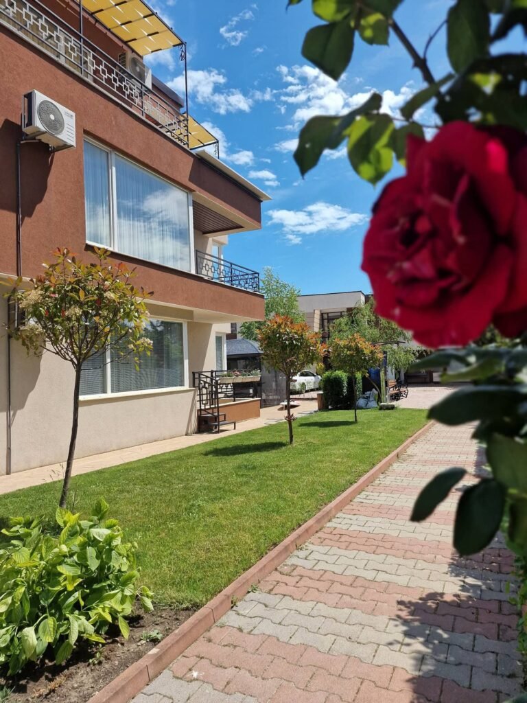 Outdoor dining area at Ferano Beach Apartments, Nessebar